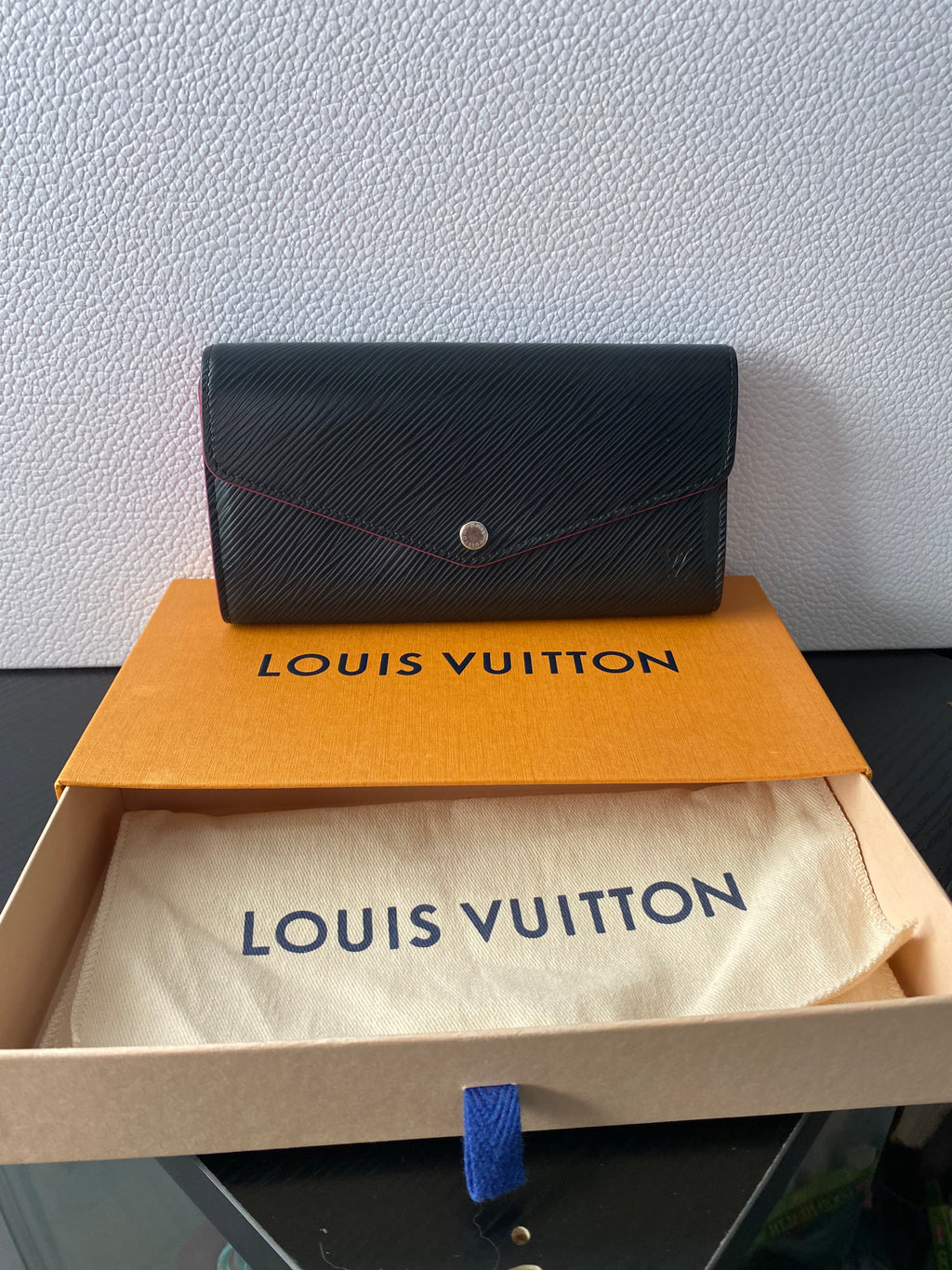 Aunthentic LV Epi Long wallet