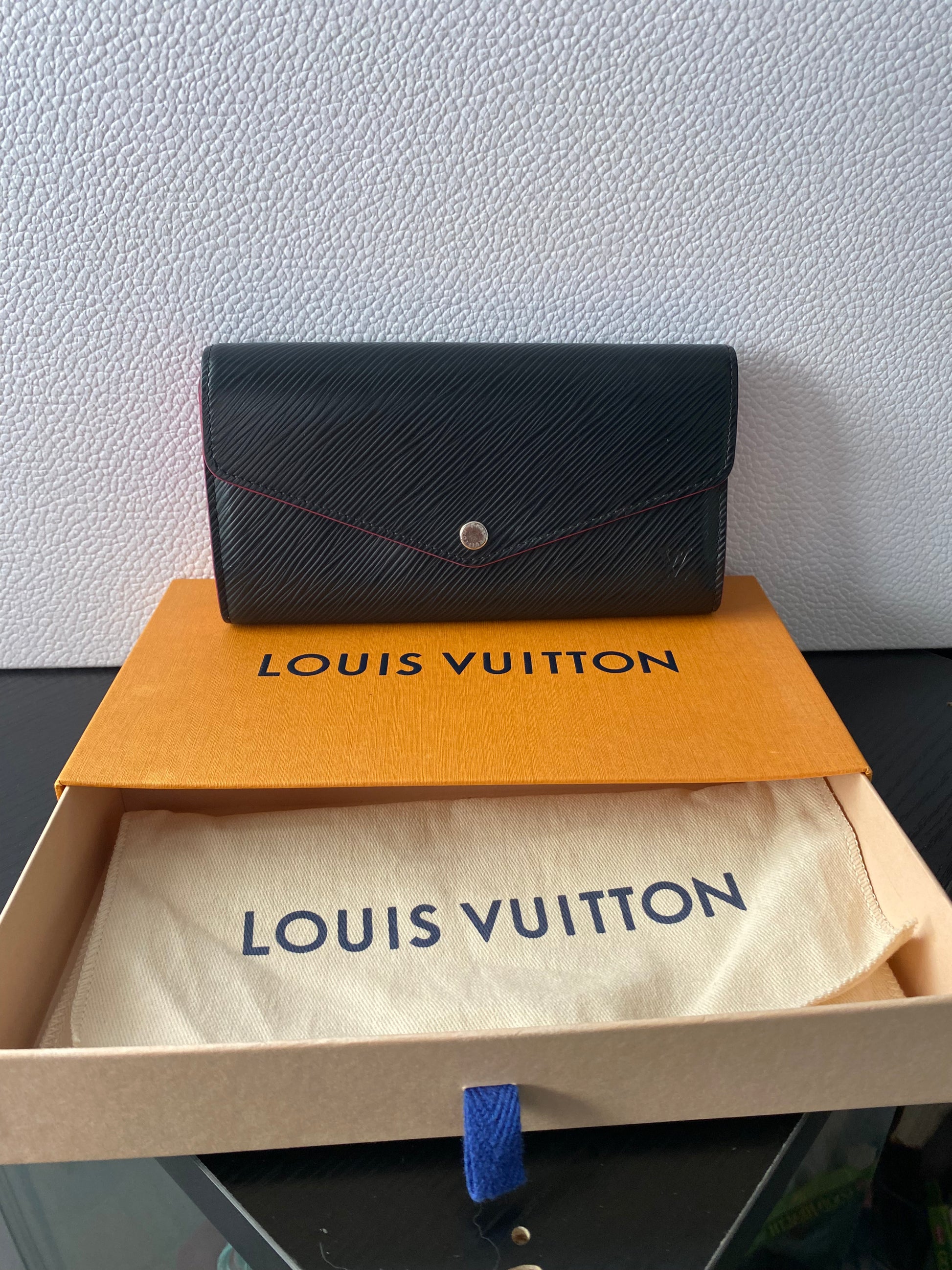 Aunthentic LV Epi Long wallet
