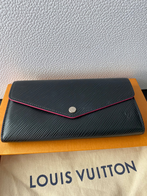 Aunthentic LV Epi Long wallet