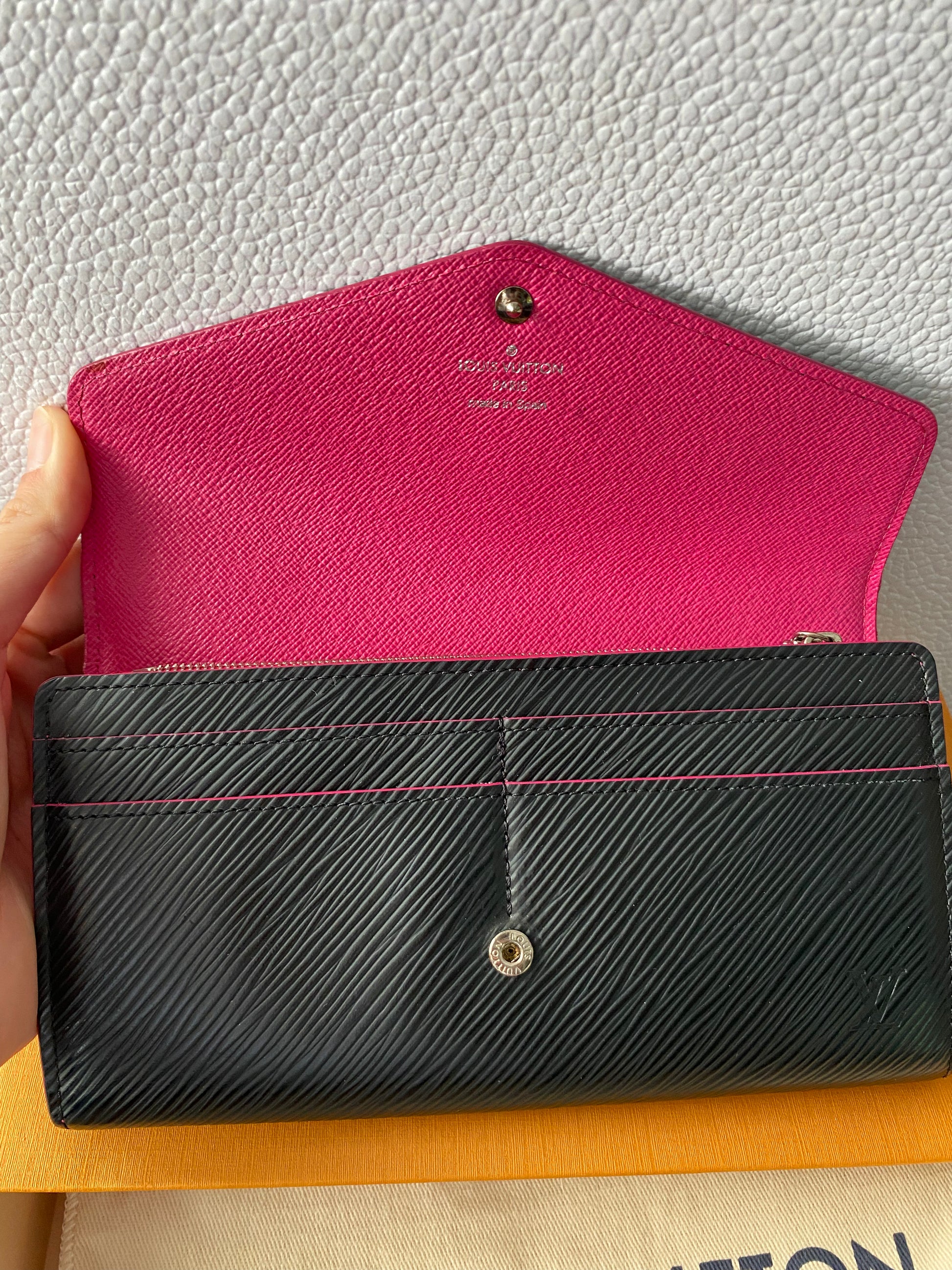 Aunthentic LV Epi Long wallet
