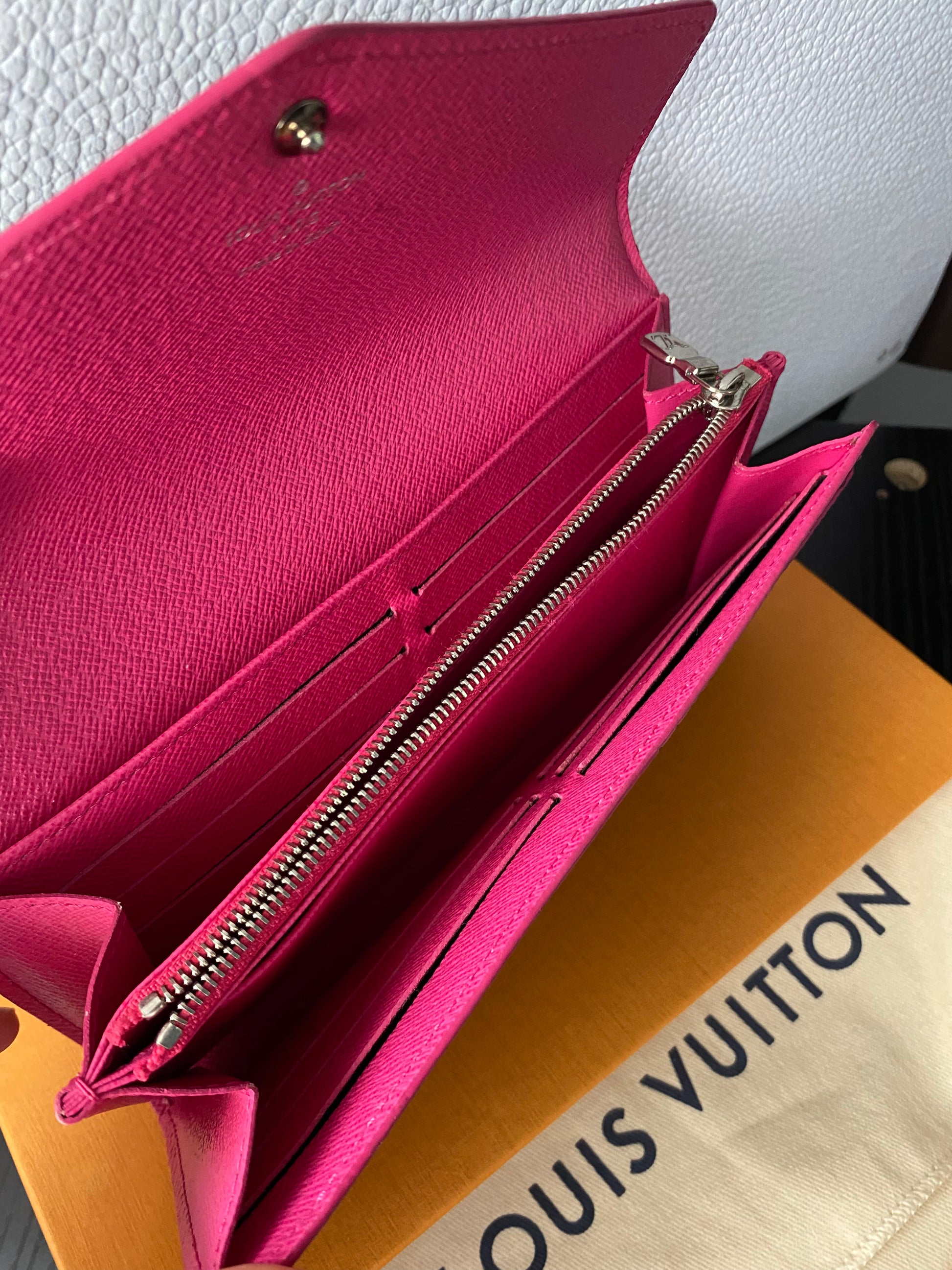 Aunthentic LV Epi Long wallet